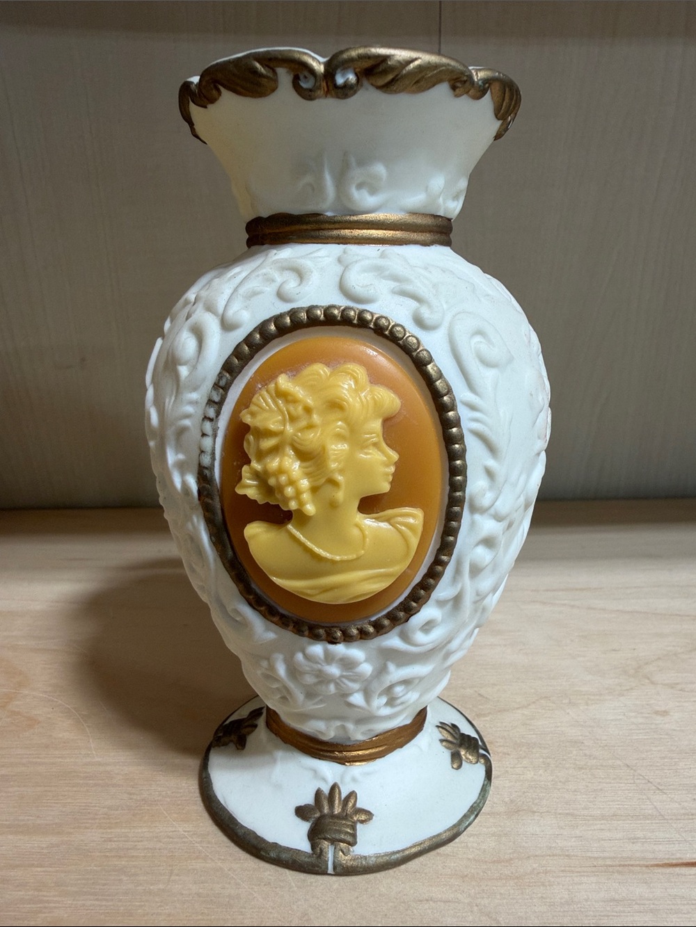 Vintage-Style White and Gold Cameo Vase